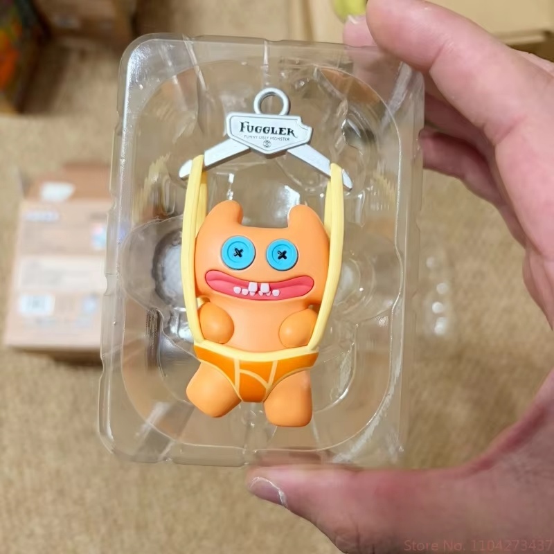 صندوق مفاجآت رسمي من Fuggler X - مراجعة Vinyl Figure Blank وسعره