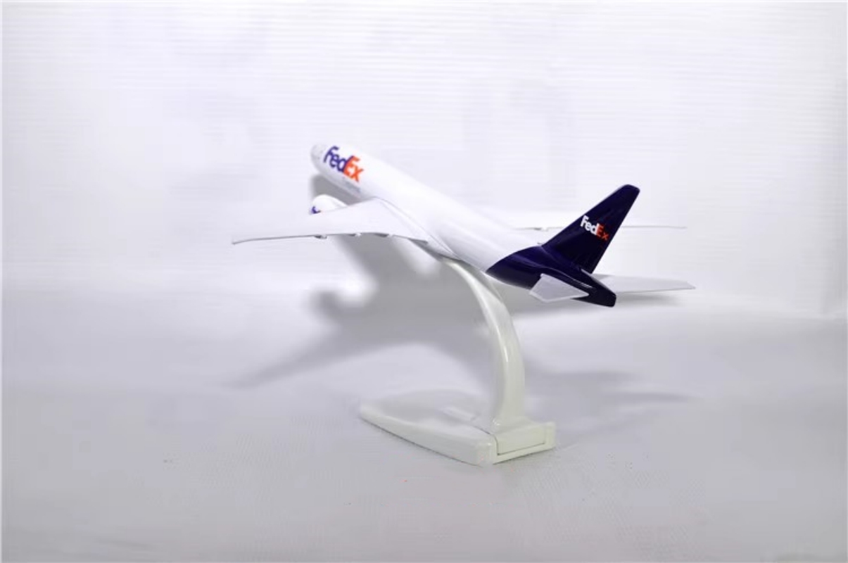 طائرة بمقياس 20 سم 	 فيديكس ال - مراجعة Model Airplane Plastic وسعره